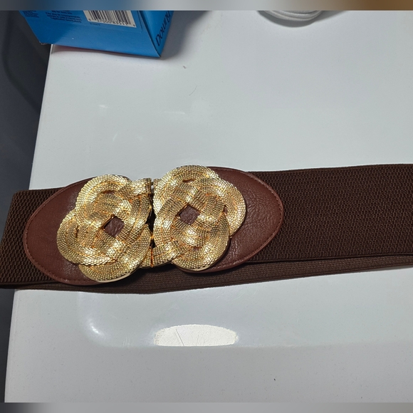 Brown waist cincher belt with gold design - Picture 3 of 4